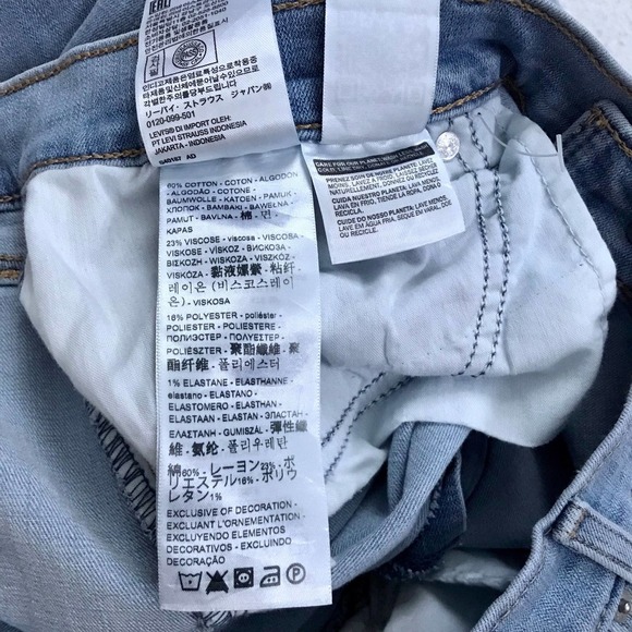 Levi's NWOT Light Wash Classic Bootcut Jeans Women 18/34 - Picture 9 of 10